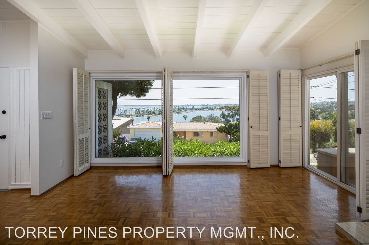 3183 McGraw St - Photo 3 of 8