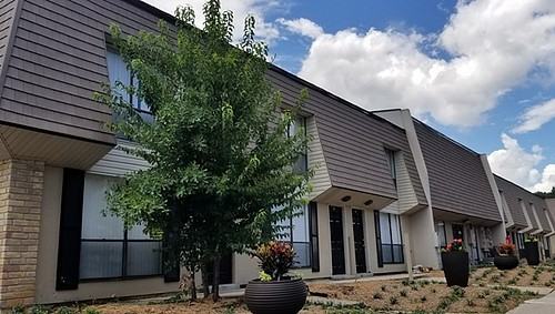 3920 Berwyn Dr. S - Photo 2 of 17