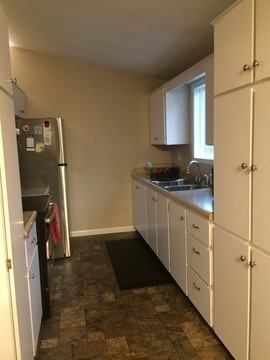 412 W Belle St - Photo 3 of 11