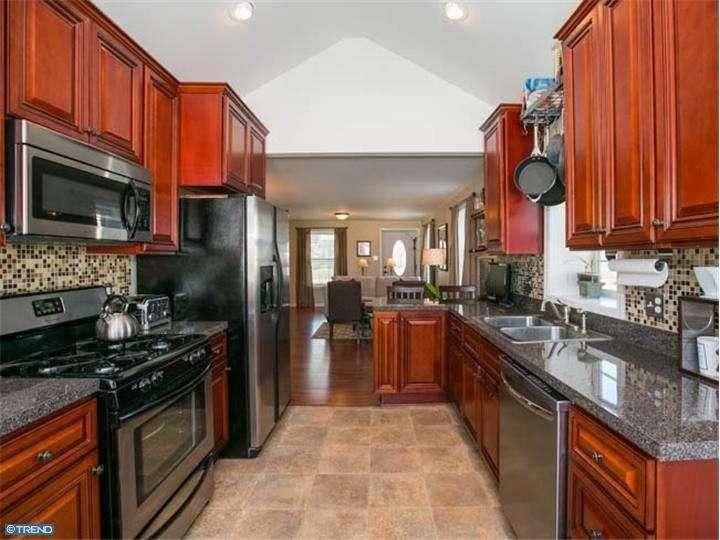 325 2nd Ave - Photo 3 of 18