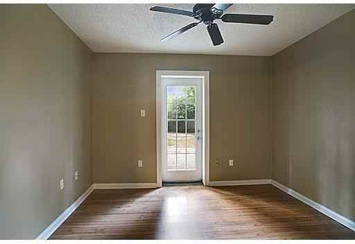 214 W Hickory St - Photo 3 of 10