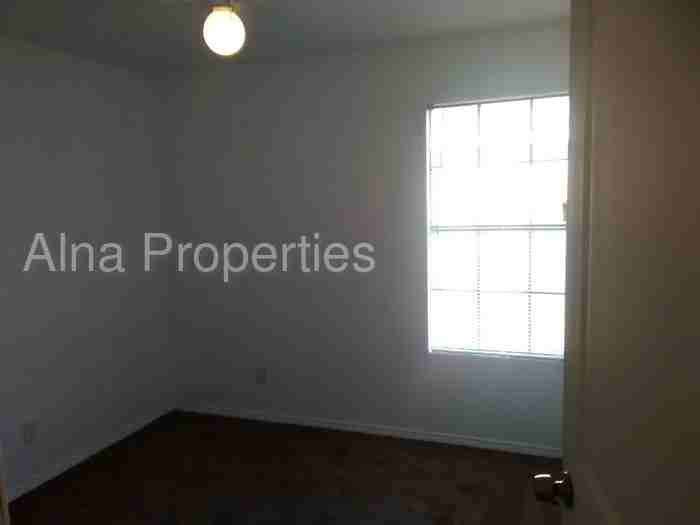 317 Forby Ave - Photo 3 of 14