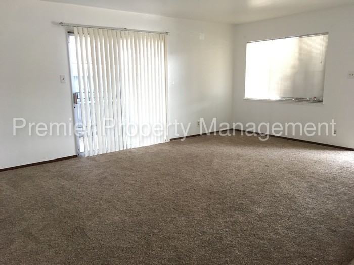 4831 Overend Ave - Photo 3 of 16