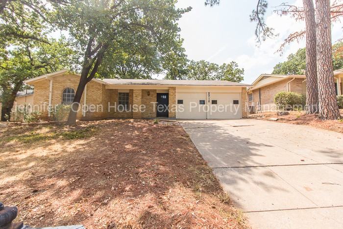 2712 Jewell Dr - Photo 2 of 28