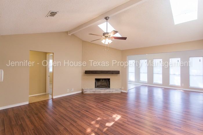 2712 Jewell Dr - Photo 3 of 28
