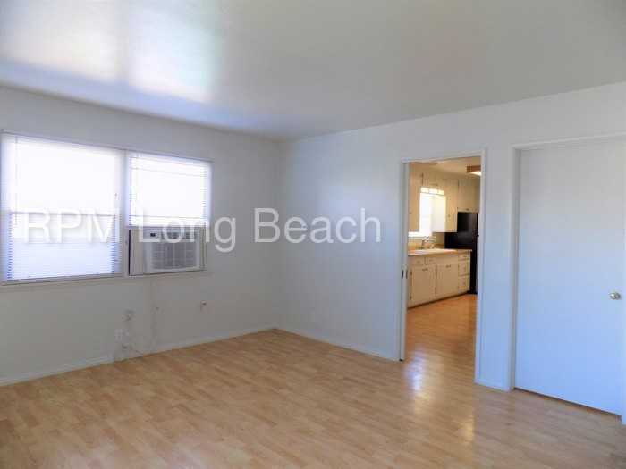 1005 E 71st Way - Photo 3 of 28