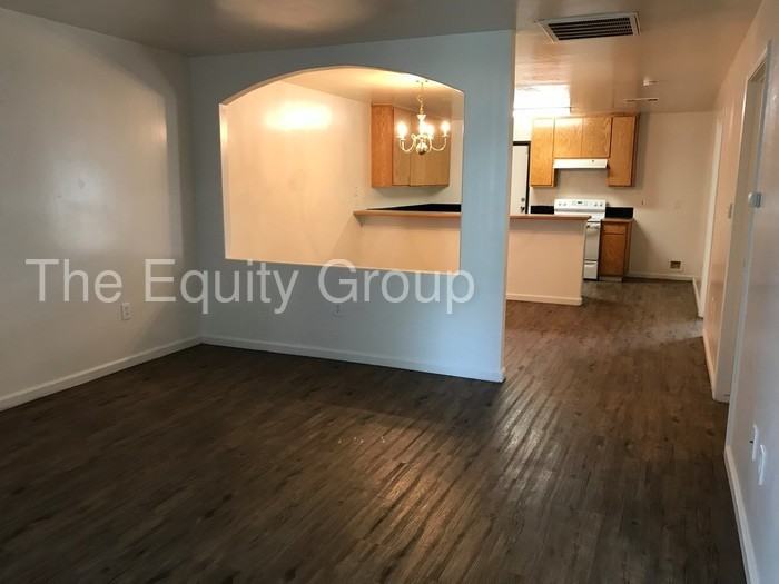 407 N Park St - Photo 2 of 13