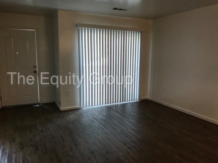 407 N Park St - Photo 3 of 13