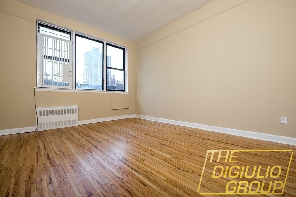 York Ave & E 81st St #2B