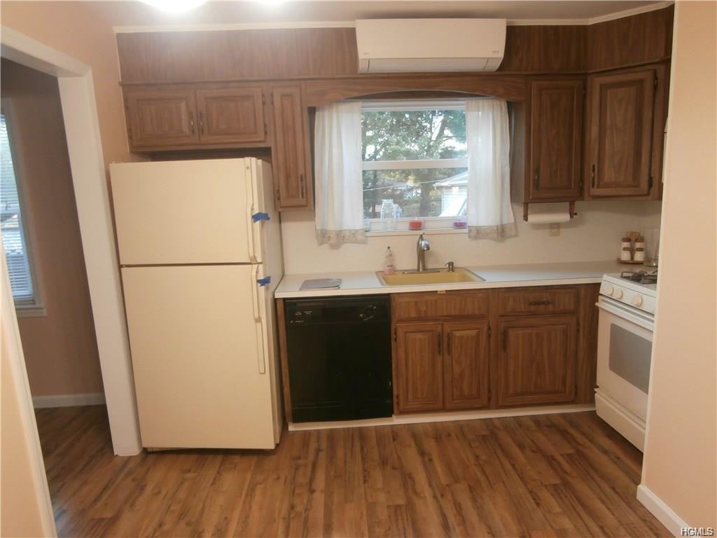 46 W Orangeburg Rd - Photo 2 of 9