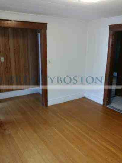 7 Holman St - Photo 2 of 17