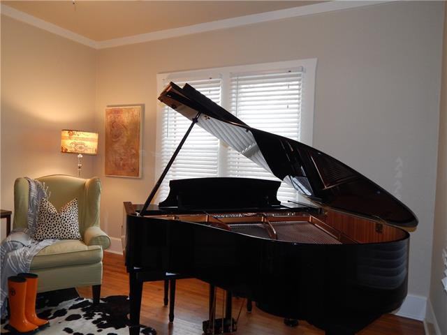 1002 Forest St - Photo 2 of 26