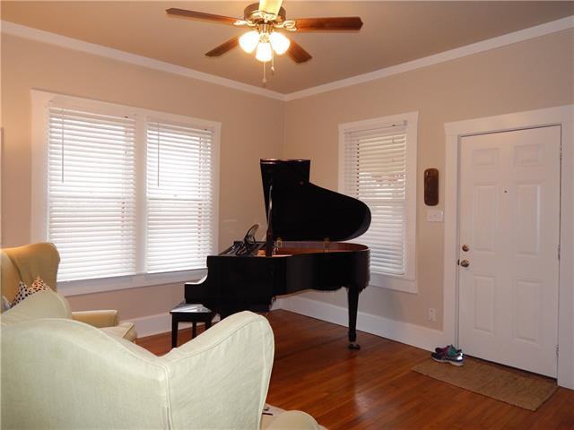 1002 Forest St - Photo 3 of 26