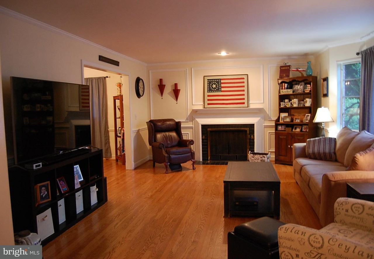 641 Oakland Terrace - Photo 3 of 18