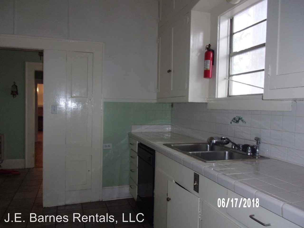 311 S Bonner St - Photo 2 of 4