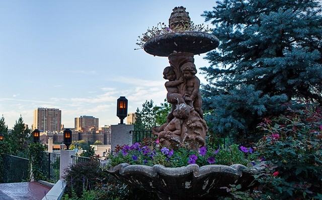 Montreux On The Plaza - Photo 2 of 15