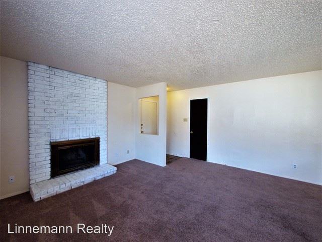 2107 Creekwood Dr - Photo 2 of 11