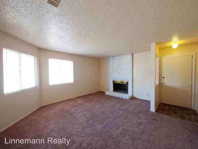 2107 Creekwood Dr - Photo 3 of 11