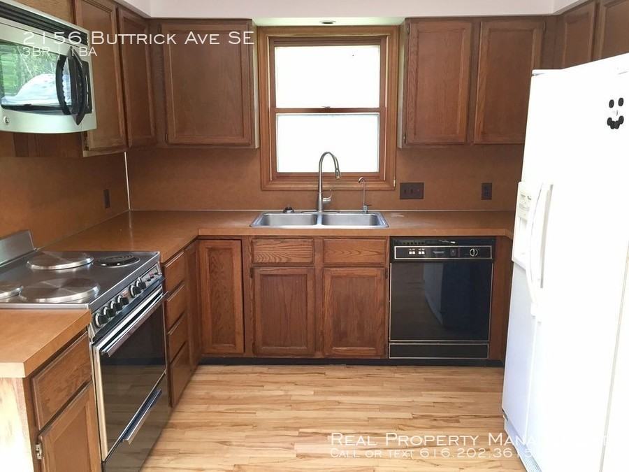 2156 Buttrick Ave SE - Photo 2 of 15