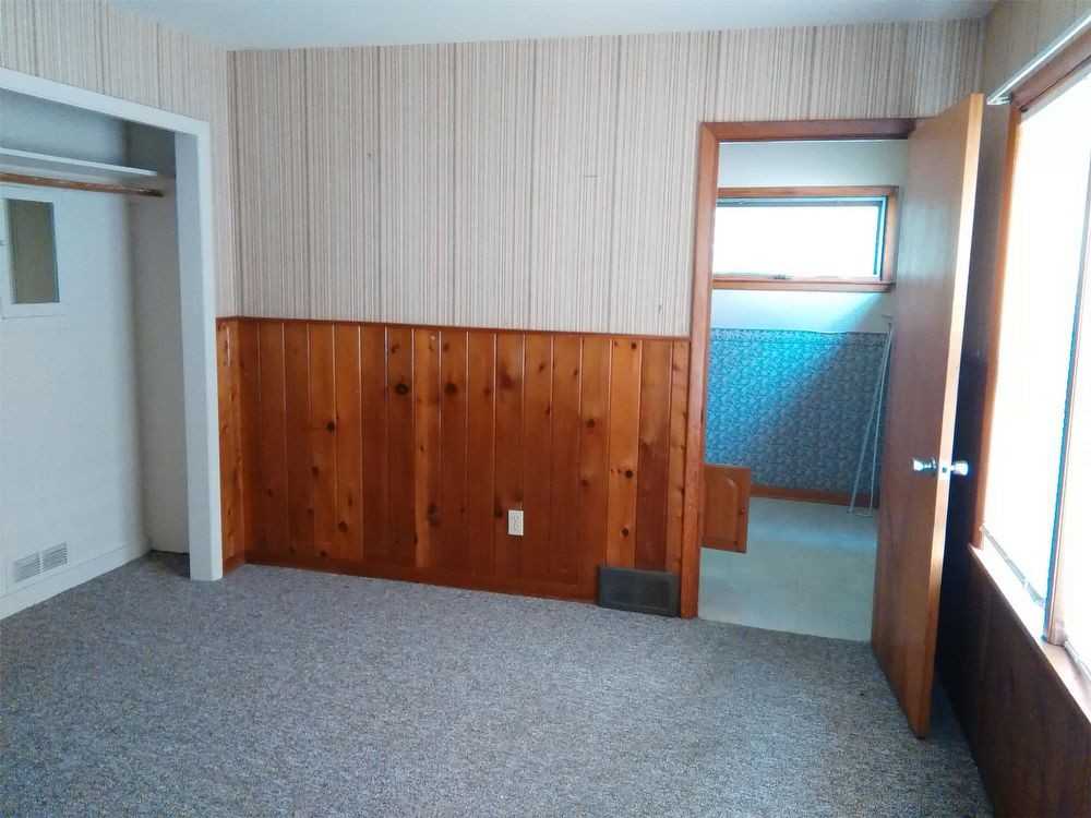 1015 Kenwood St - Photo 2 of 6