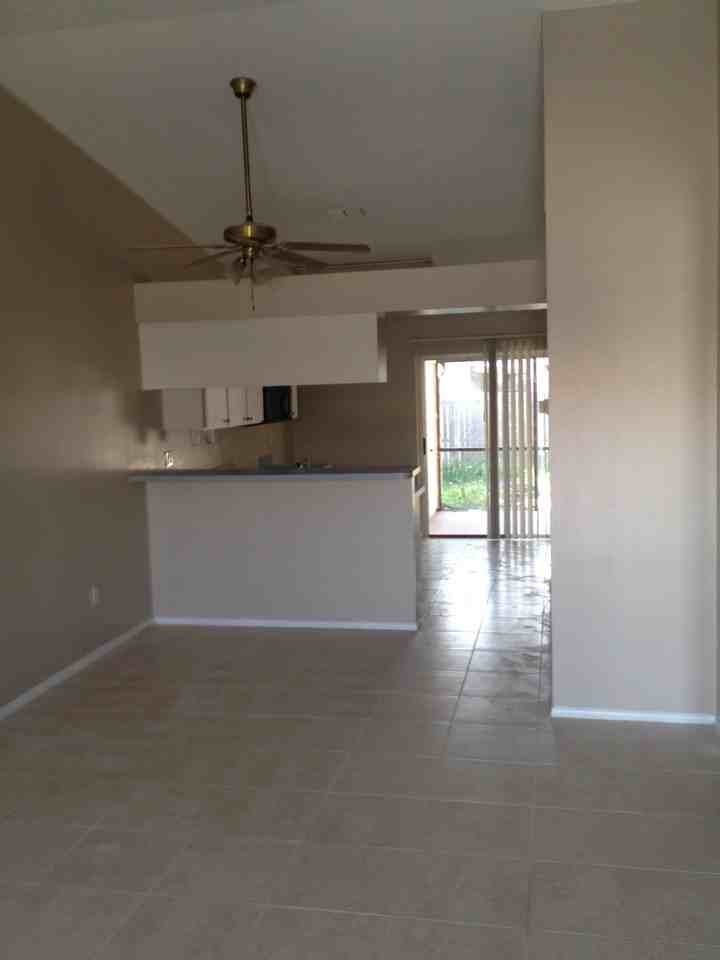 935 Burlwood St - Photo 2 of 6