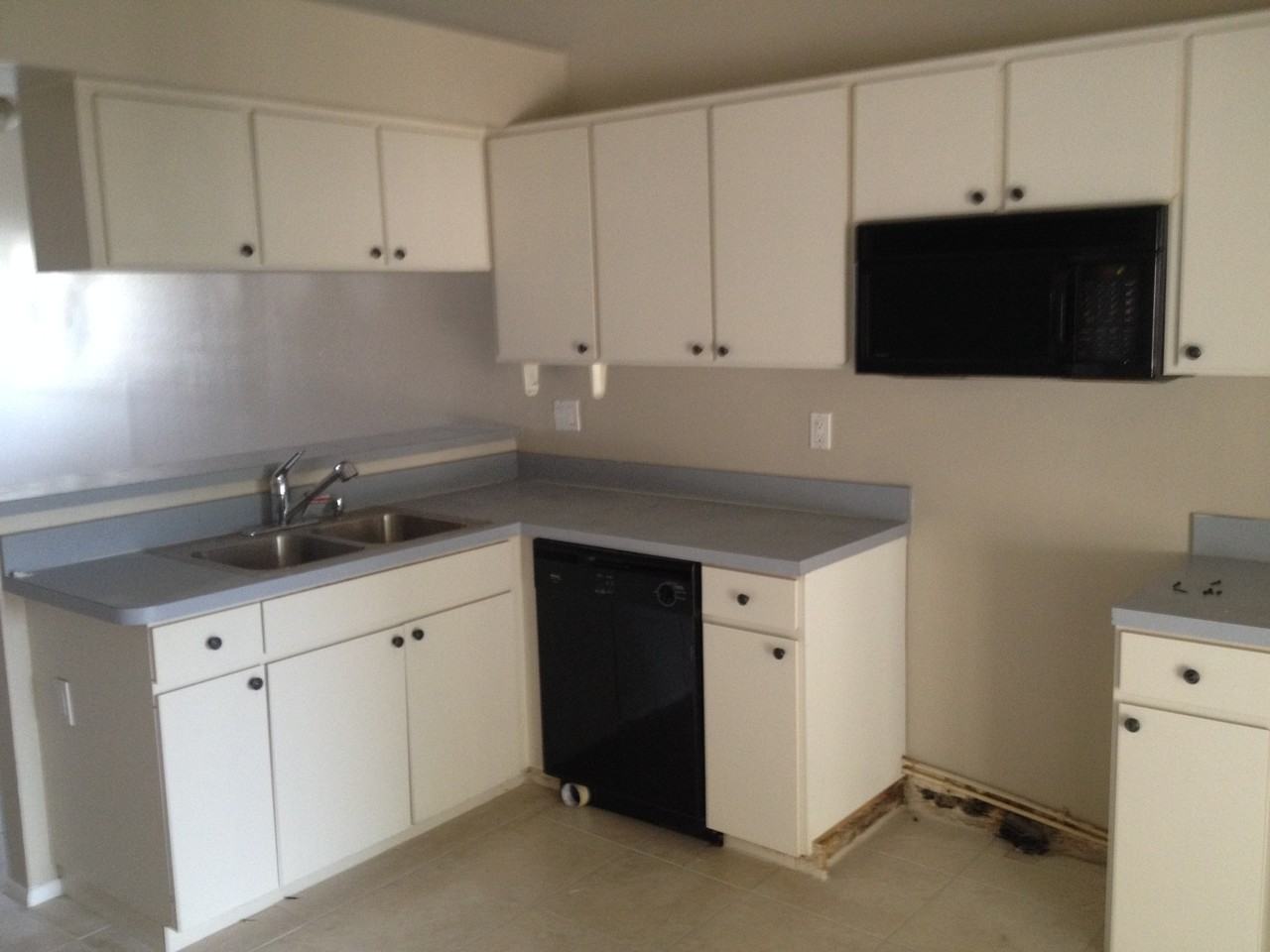 935 Burlwood St - Photo 3 of 6