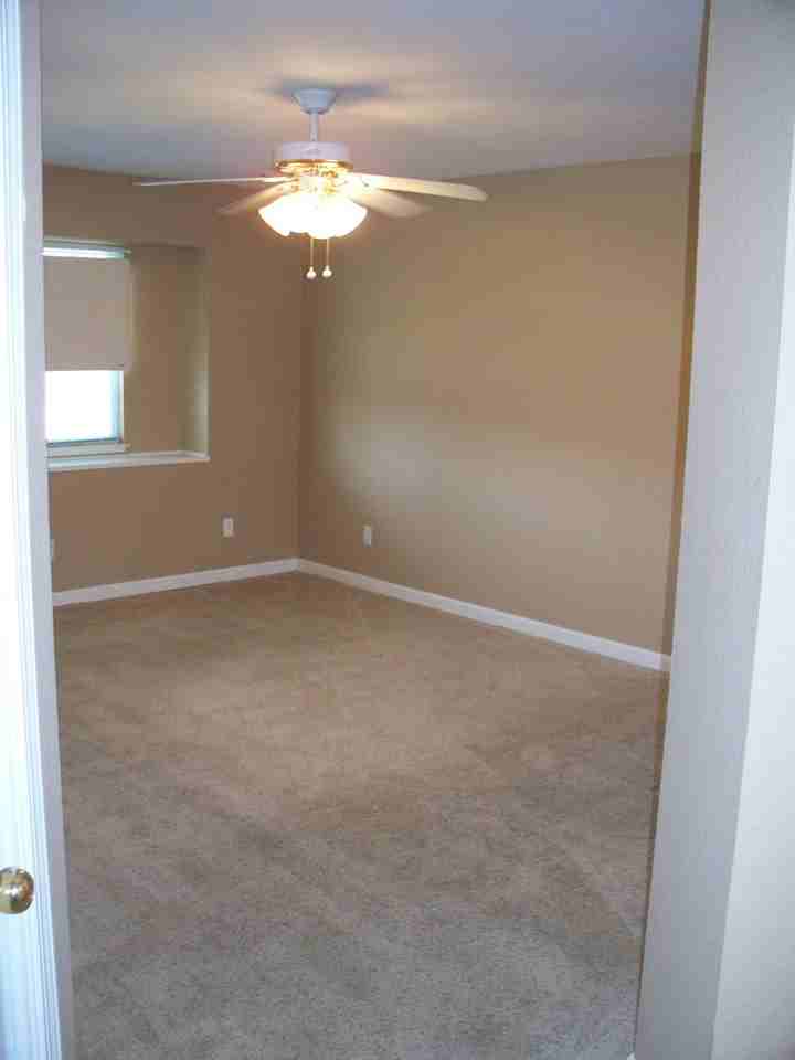 2106 Laura Ct - Photo 3 of 22