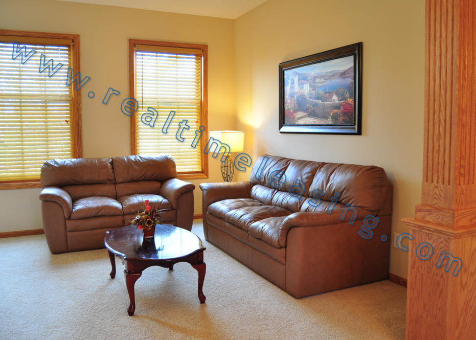 17884 Floral Park Cir - Photo 3 of 18