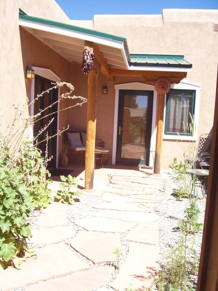512 Acoma St - Photo 2 of 7