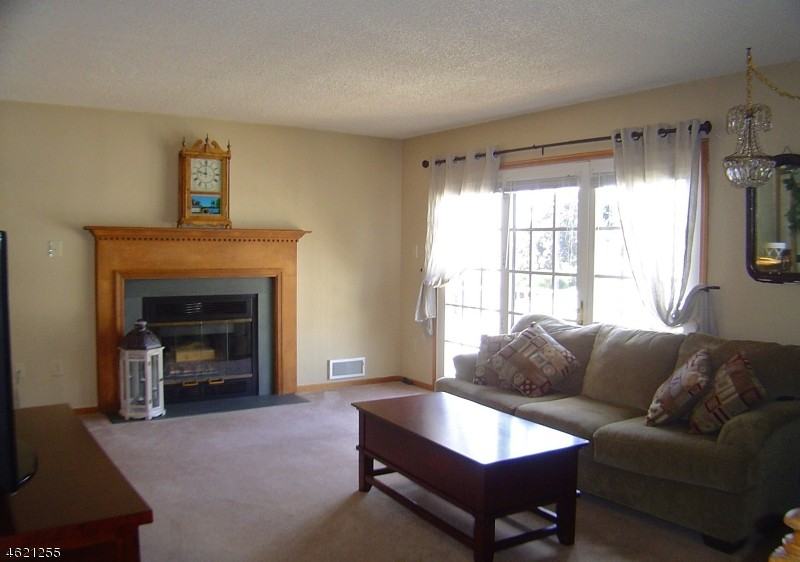 26 Amherst Ct - Photo 3 of 10