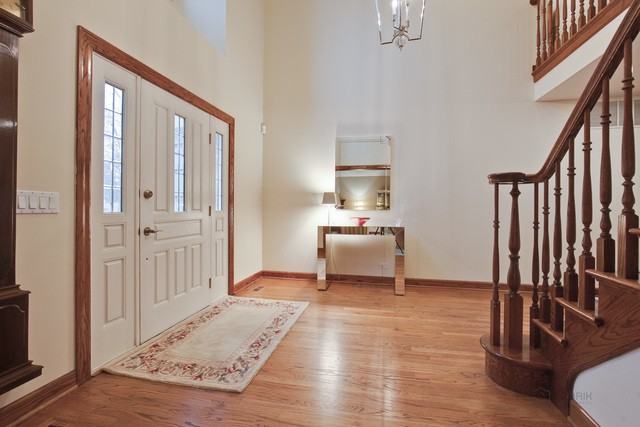 327 Rivershire Ct - Photo 3 of 23