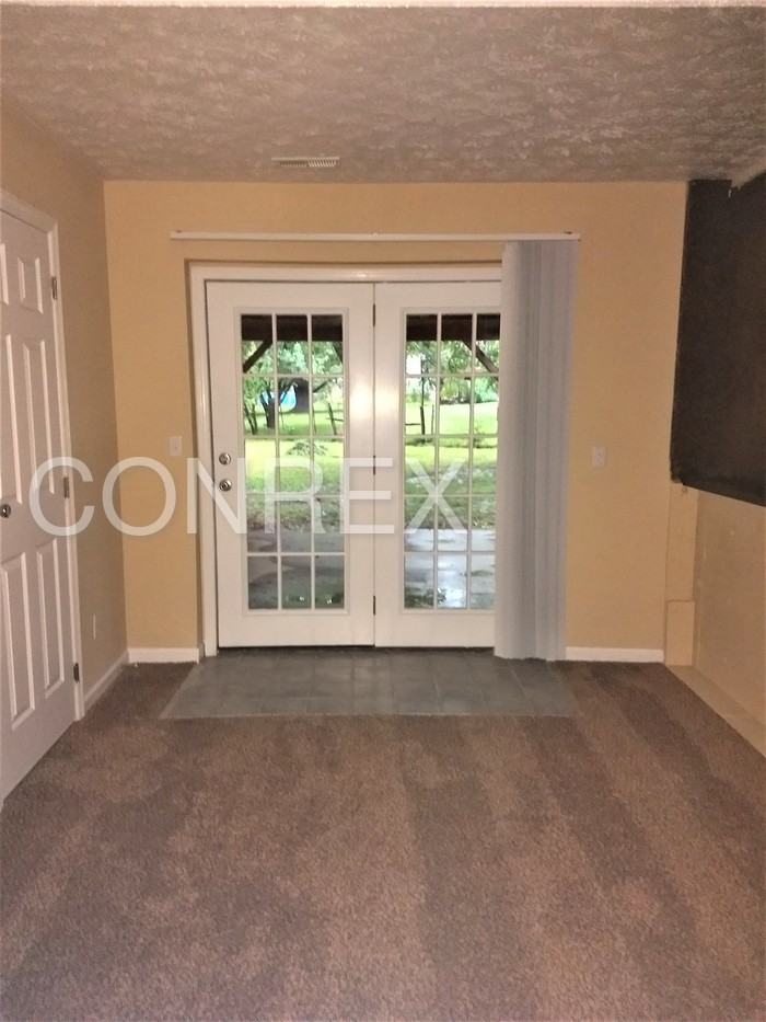 4788 Shadowood Ct - Photo 3 of 11