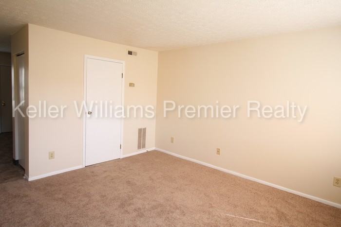 2547 Sandbury Boulevard - Photo 2 of 11