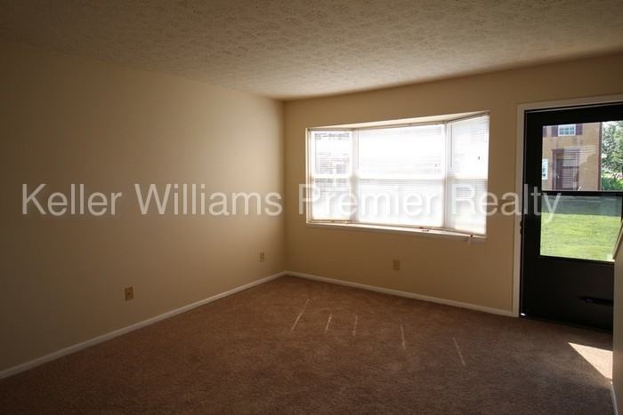 2547 Sandbury Boulevard - Photo 3 of 11