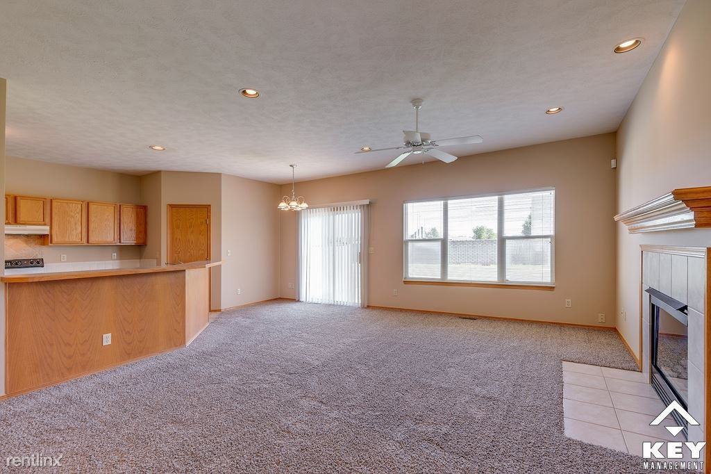 523 N Bristol Ct - Photo 2 of 24