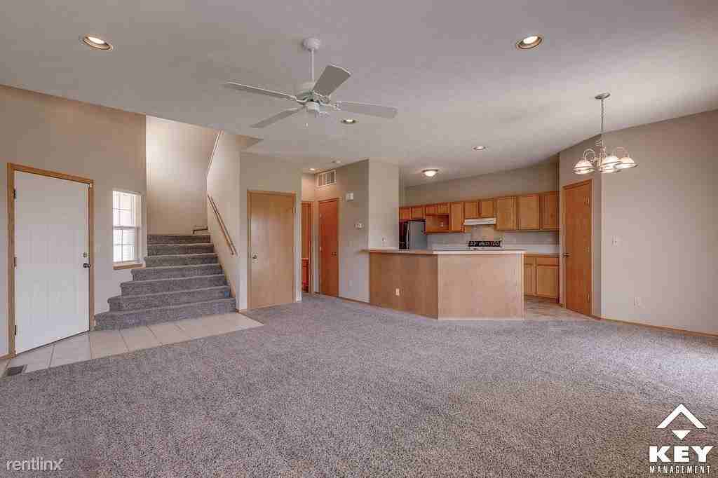 523 N Bristol Ct - Photo 3 of 24