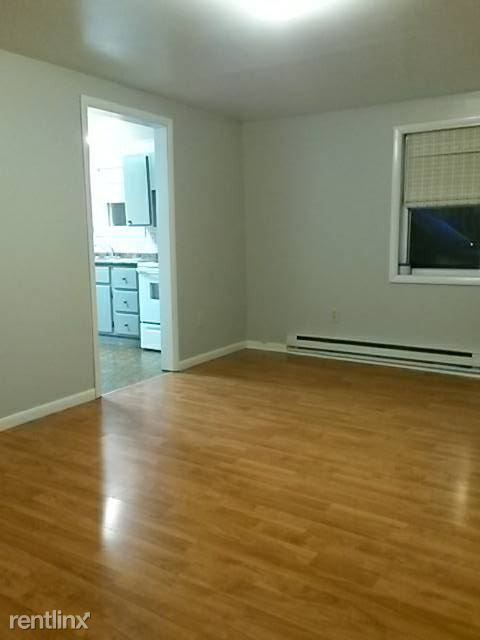 107 S Main St - Photo 3 of 14