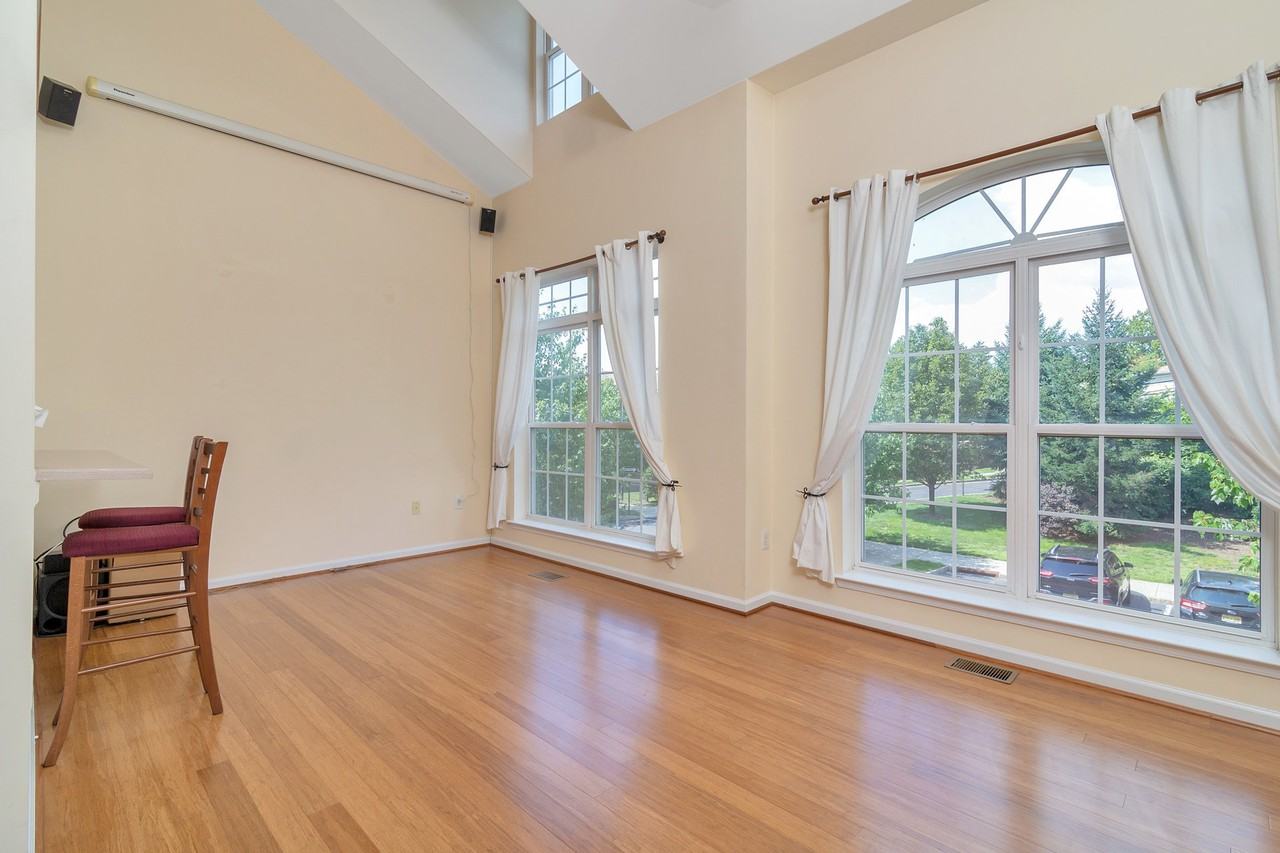 135 Rock Creek Dr - Photo 2 of 25