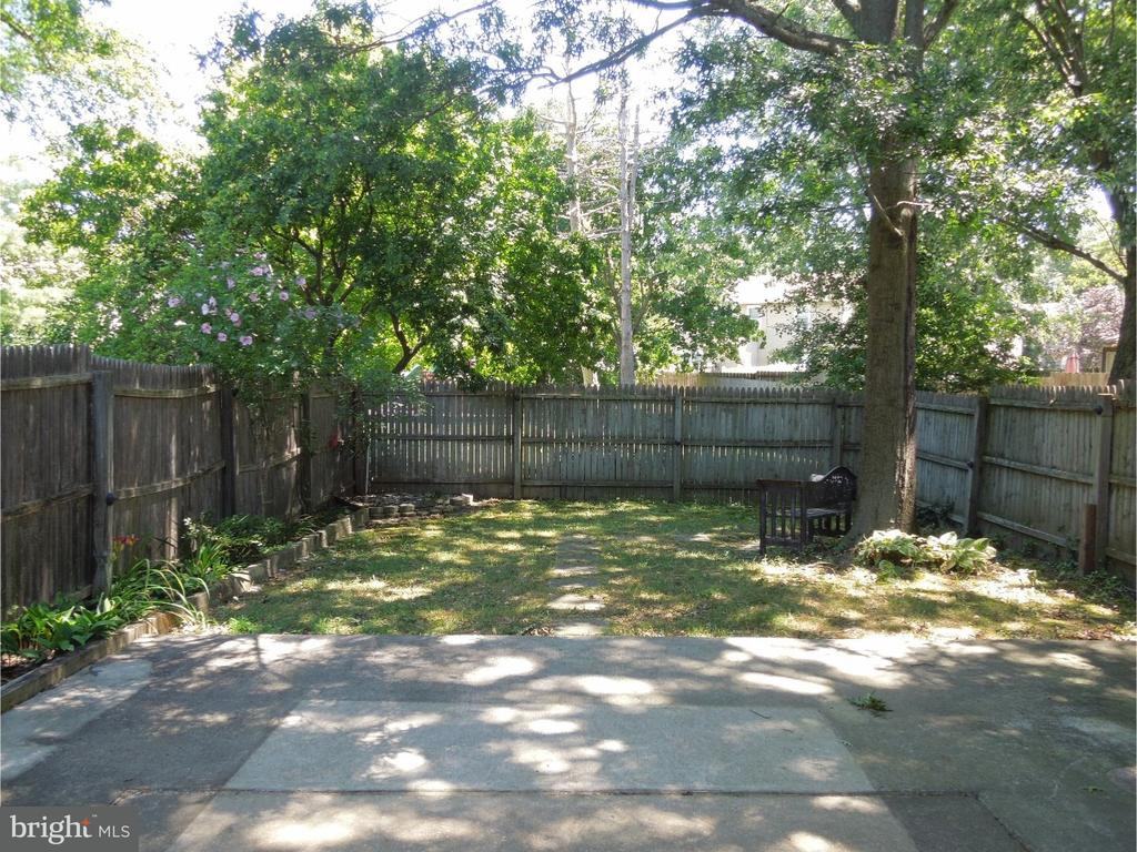 204 Roberts Ln - Photo 2 of 18