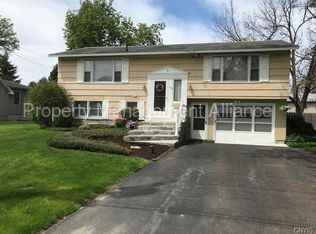 102 Gordon Pkwy - Photo 2 of 12