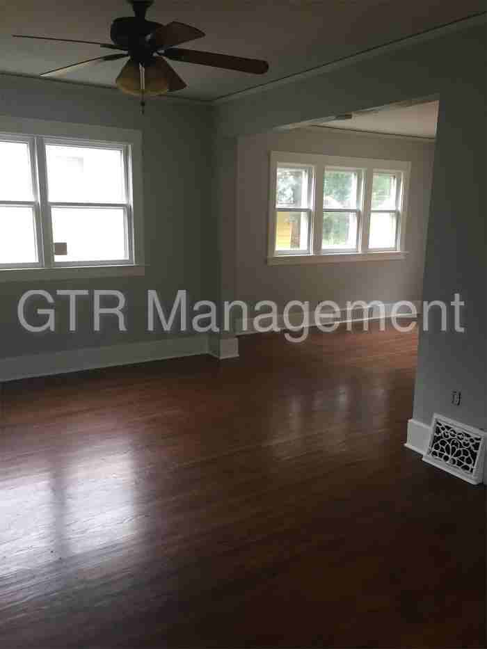 4811 Webster St - Photo 3 of 9