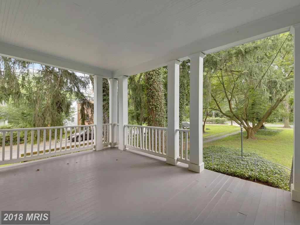 8901 Montgomery Ave - Photo 3 of 26