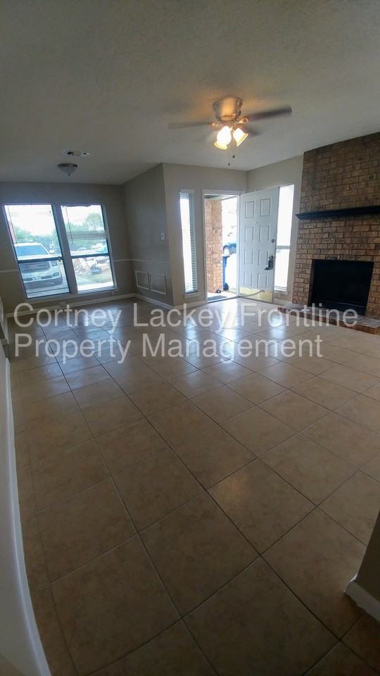 106 Oakwood Lane - Photo 3 of 18