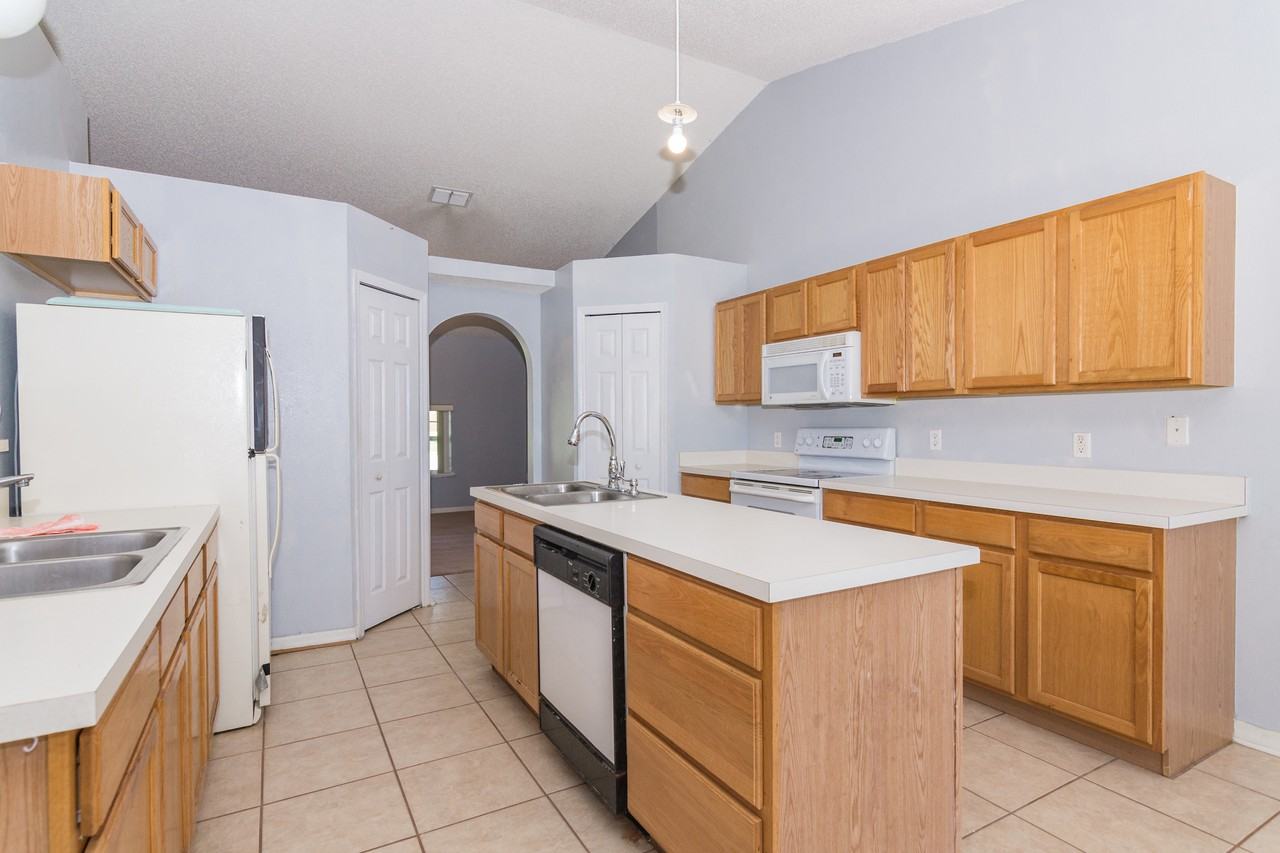 1026 White Bark Ct - Photo 3 of 10