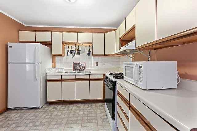 16709 Hilltop Ave - Photo 2 of 10