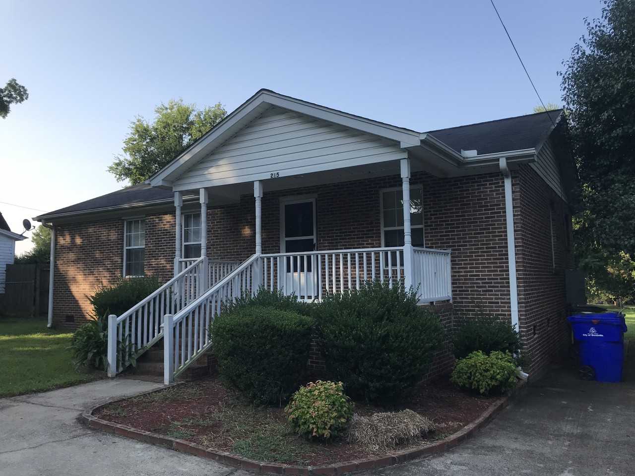 215 Asbury Ave - Photo 3 of 18