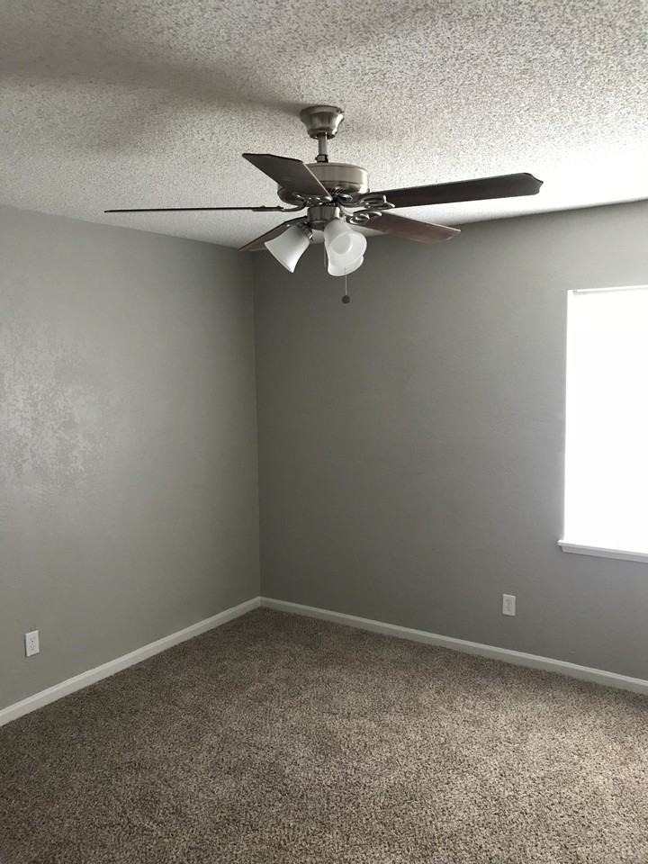 2304 Idlewood Dr - Photo 3 of 8