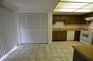 2101 N Red Cedar Cir - Photo 2 of 12