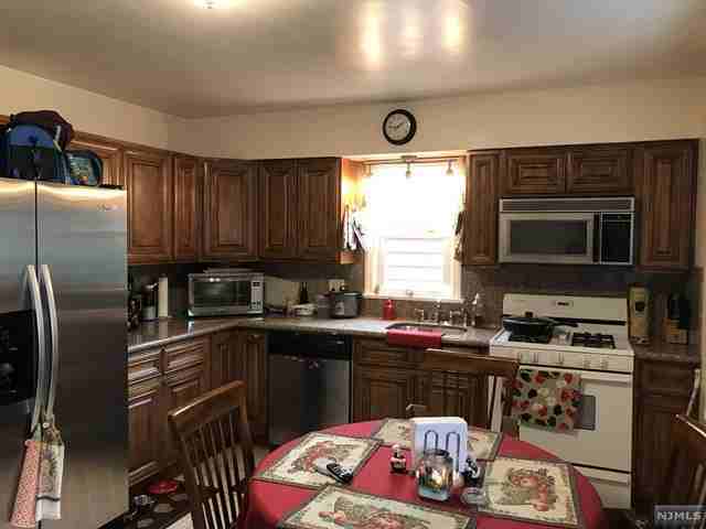 359 Madison Ave - Photo 2 of 11