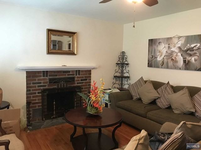 359 Madison Ave - Photo 3 of 11